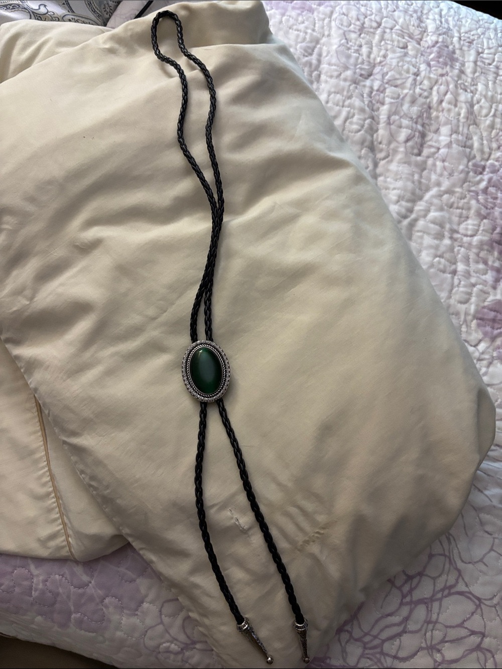 Green Stone Bolo Tie Necklace - Elegant Women's Jewelry